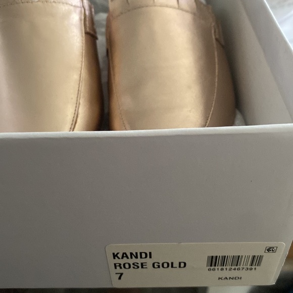 𝅺STEVE Madden Women's Kandi Slip-On Loafer, Rose Gold, size 7 - Picture 2 of 4